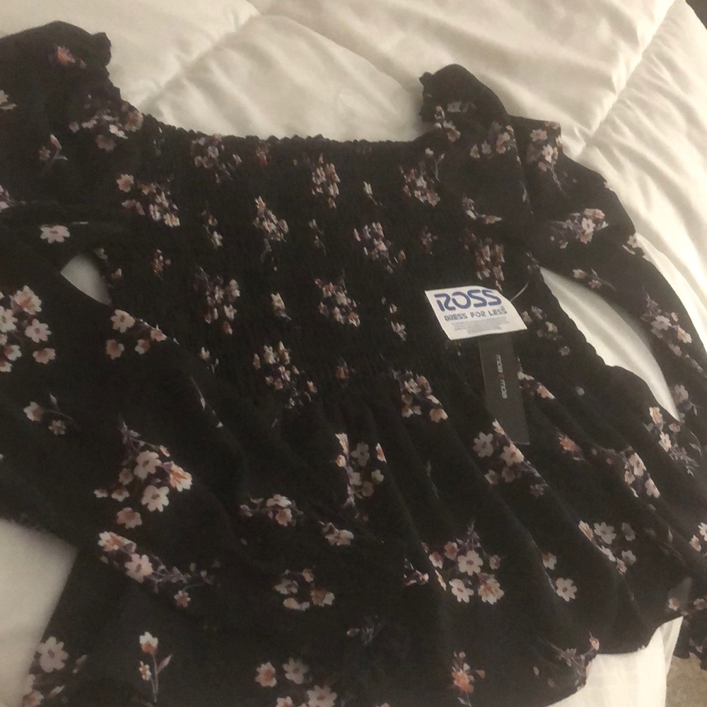 NEW black floral long-sleeved flowy shirt 🌸